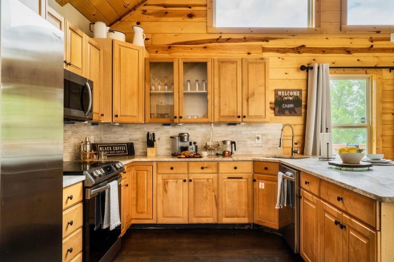 Mountainside - New Luxury Cabin-Fire Table-Hot Tub-3 Pools-Ps5-Bears Gatlinburg Exterior photo